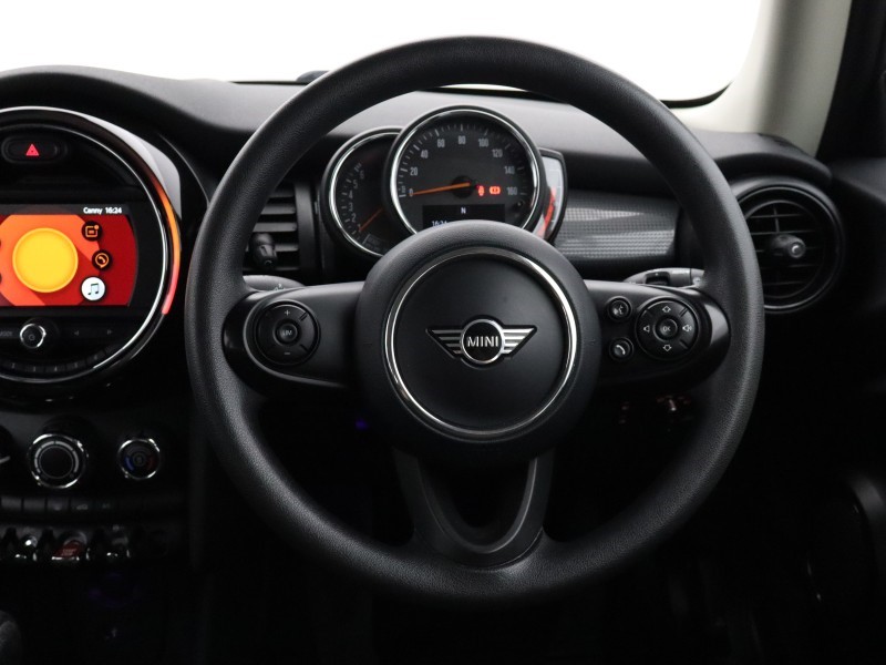 2020 (20) MINI HATCHBACK 1.5 Cooper Classic II 3dr 5740557