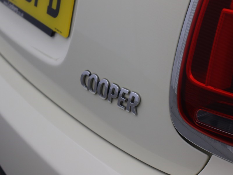 2020 (20) MINI HATCHBACK 1.5 Cooper Classic II 3dr 5740535