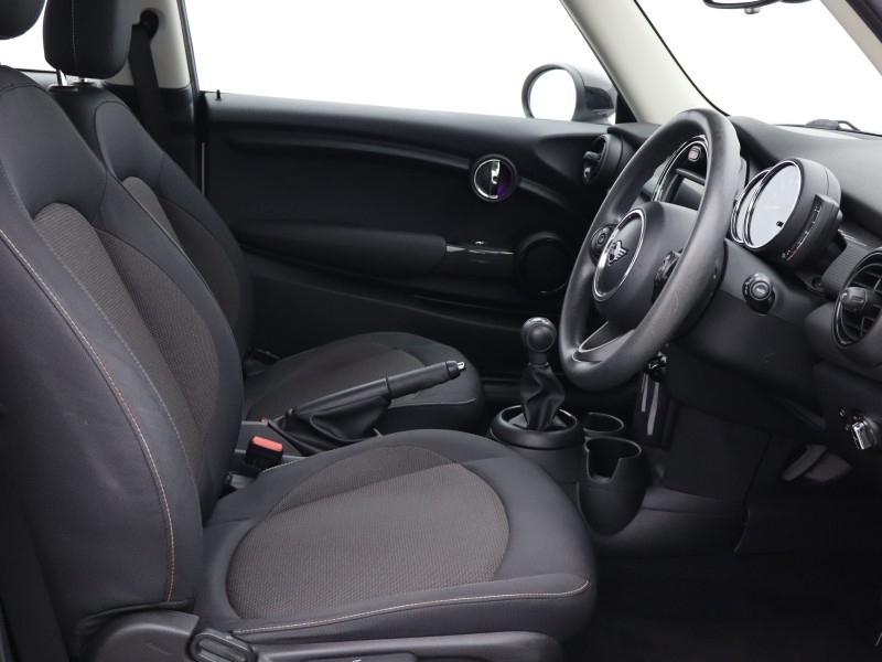 2020 (20) MINI HATCHBACK 1.5 Cooper Classic II 3dr 5740549