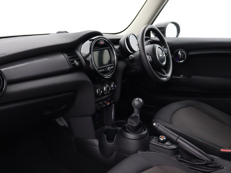 2020 (20) MINI HATCHBACK 1.5 Cooper Classic II 3dr 5740542
