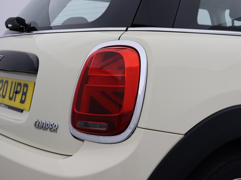 2020 (20) MINI HATCHBACK 1.5 Cooper Classic II 3dr 5740534