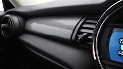 2020 (20) MINI HATCHBACK 1.5 Cooper Classic II 3dr 5740572