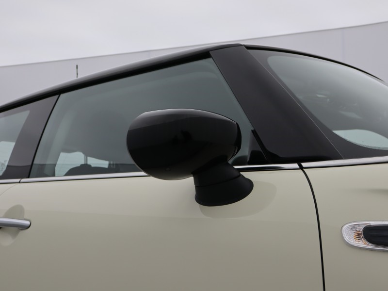 2020 (20) MINI HATCHBACK 1.5 Cooper Classic II 3dr 5740547