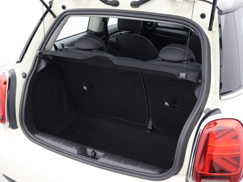 2020 (20) MINI HATCHBACK 1.5 Cooper Classic II 3dr 5740540