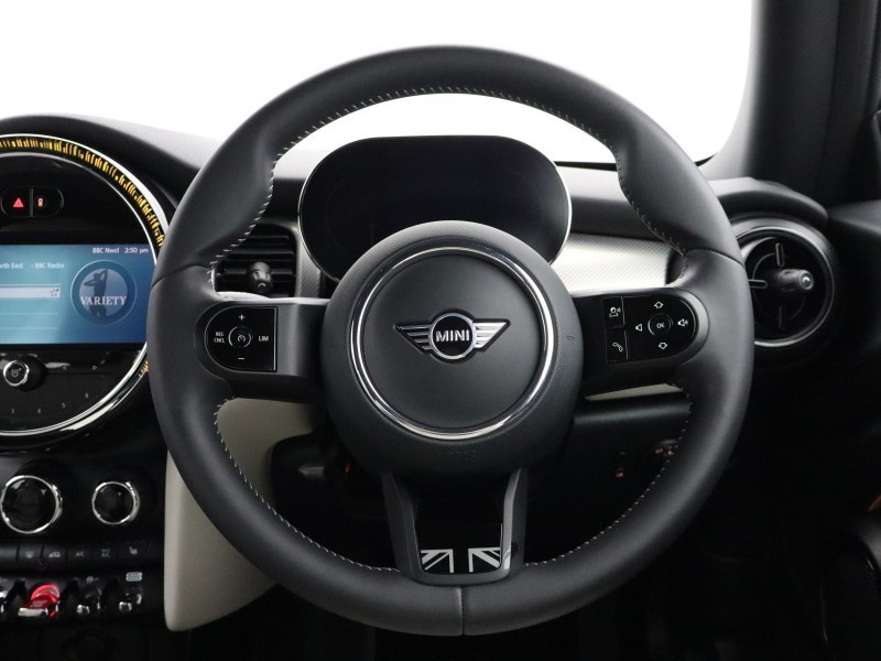 2023 (23) MINI HATCHBACK 1.5 Cooper Exclusive 3dr 5766618