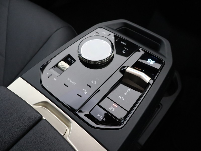 2023 (73) BMW iX 240kW xDrive40 M Sport 76.6kWh 5dr Auto 5965002