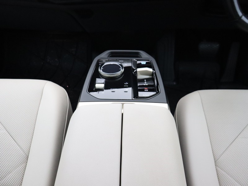 2022 (22) BMW iX 240kW xDrive40 M Sport 76.6kWh 5dr Auto 5815239