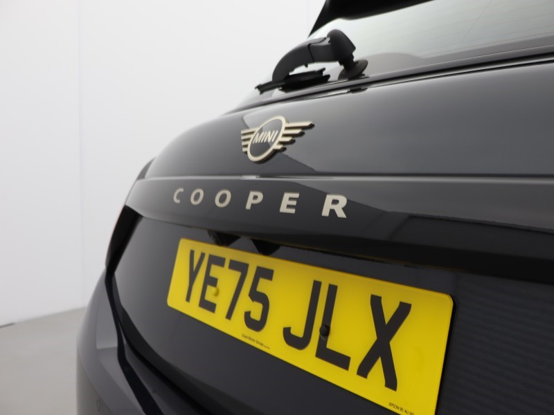 2025 (75) MINI COOPER 1.5 C Exclusive 5dr Auto 5799552