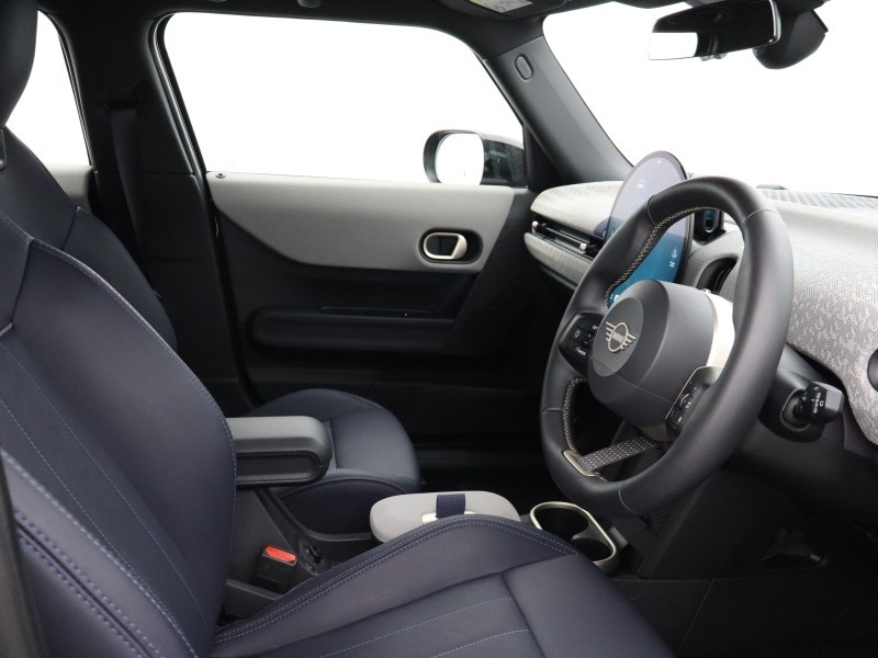 2025 (75) MINI COOPER 1.5 C Exclusive 5dr Auto 5799512