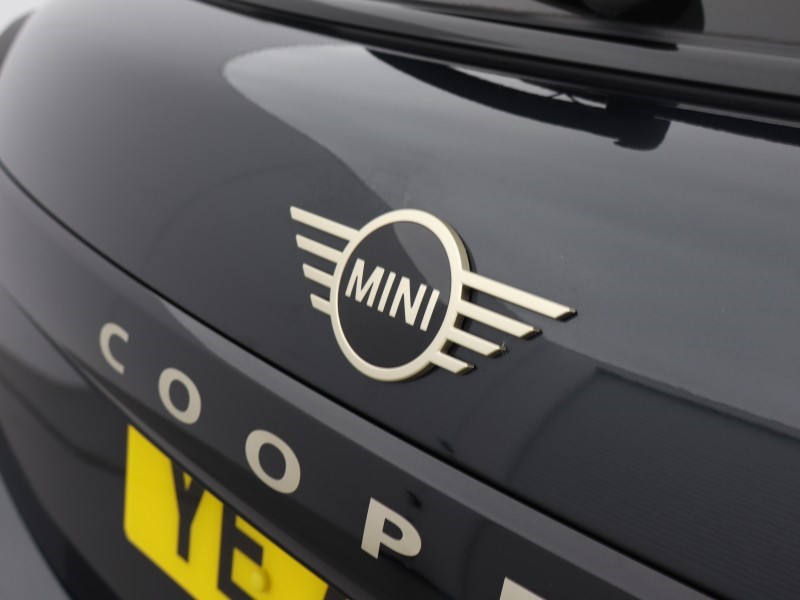 2025 (75) MINI COOPER 1.5 C Exclusive 5dr Auto 5799553