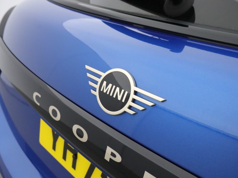 2025 (75) MINI COOPER 1.5 C Exclusive 5dr Auto 5826229