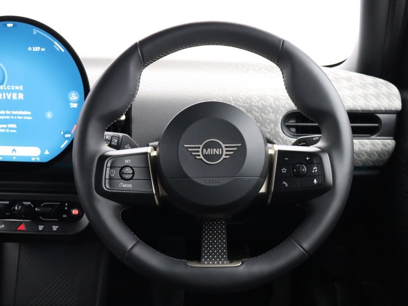 2025 (75) MINI COOPER 1.5 C Exclusive 5dr Auto 5826272