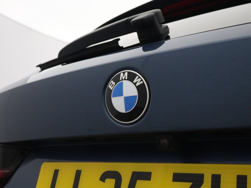 2025 (25) BMW 3 SERIES 320i M Sport 5dr Step Auto 5852656