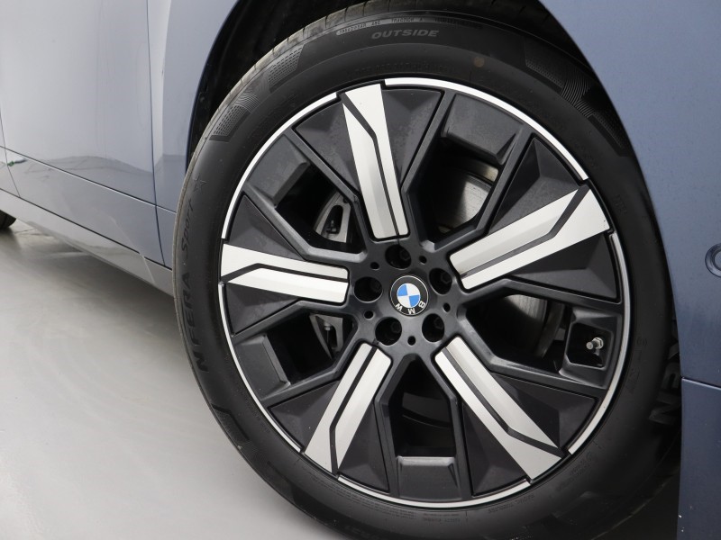 2025 (75) BMW iX 300kW xDrive45 Sport 101kWh 5dr Auto 5758915