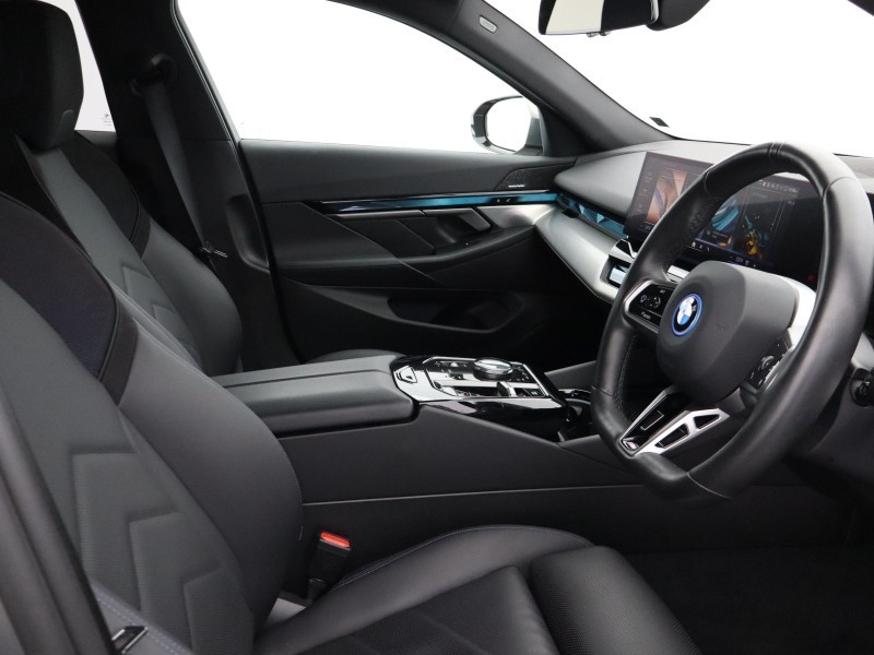 2025 (75) BMW I5 250kW eDrive40 M Sport 84kWh 4dr Auto 5800290