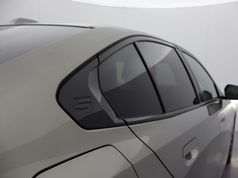 2025 (75) BMW I5 250kW eDrive40 M Sport 84kWh 4dr Auto 5799387