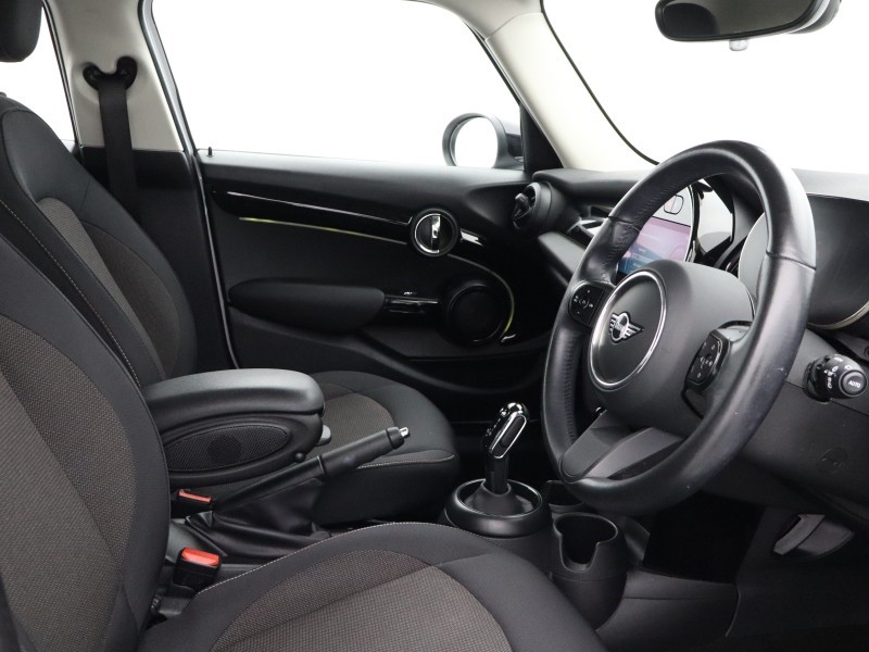 2023 (23) MINI HATCHBACK 1.5 Cooper Classic Premium 5dr Auto 5818246