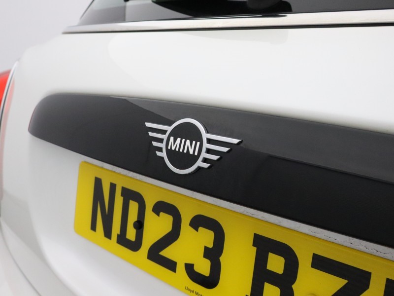 2023 (23) MINI HATCHBACK 1.5 Cooper Classic Premium 5dr Auto 5818235