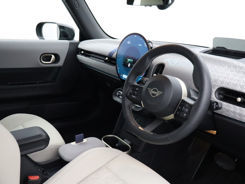 2024 (74) MINI COOPER 1.5 C Exclusive 3dr Auto 5930543