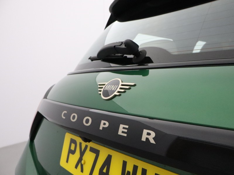 2024 (74) MINI COOPER 1.5 C Exclusive 3dr Auto 5930533