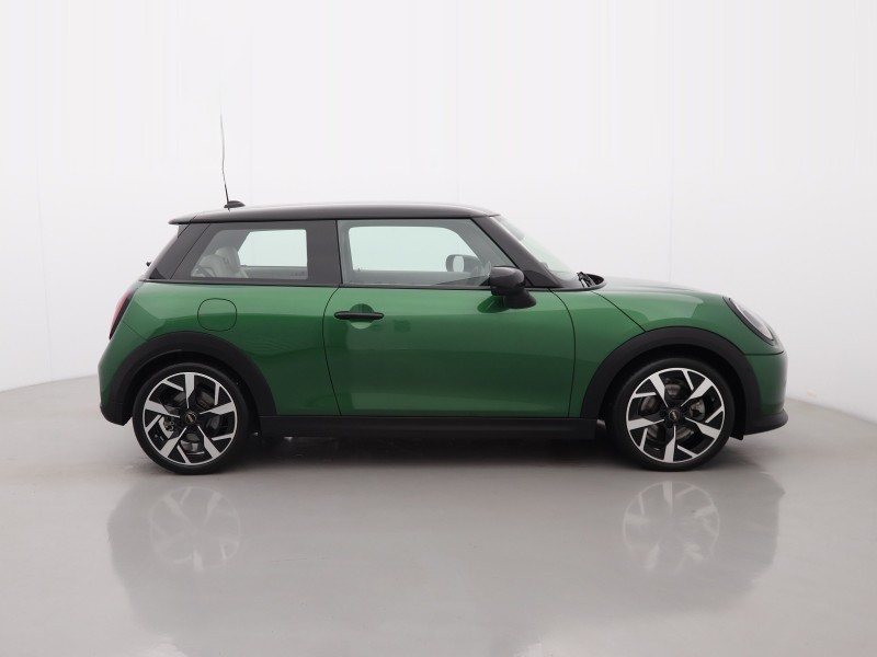 2024 (74) MINI COOPER 1.5 C Exclusive 3dr Auto 5930529