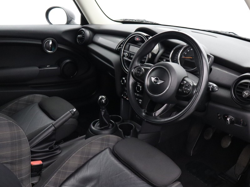 2017 (67) MINI HATCHBACK 1.5 Cooper 3dr 5860385