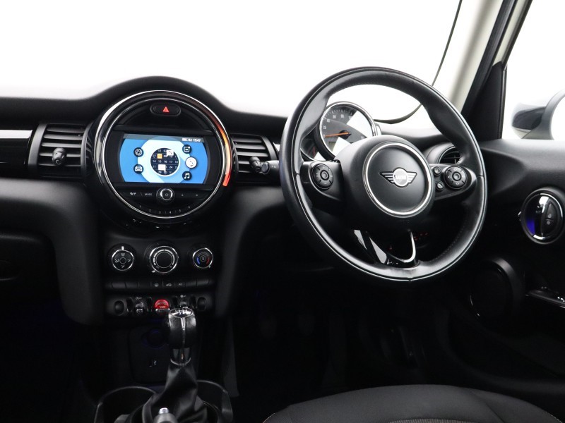 2019 (69) MINI HATCHBACK 1.5 Cooper Classic II 5dr 5833069