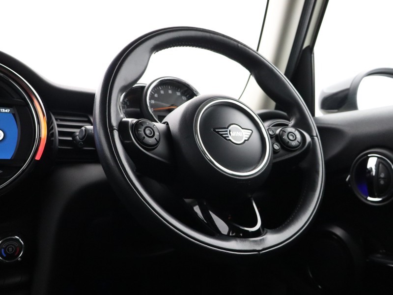 2019 (69) MINI HATCHBACK 1.5 Cooper Classic II 5dr 5833073