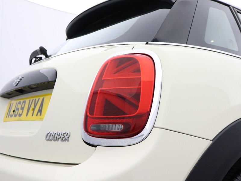 2019 (69) MINI HATCHBACK 1.5 Cooper Classic II 5dr 5833028