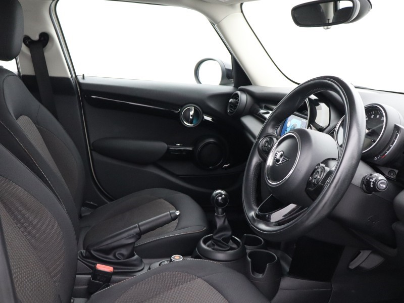 2019 (69) MINI HATCHBACK 1.5 Cooper Classic II 5dr 5833041