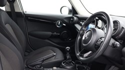 2019 (69) MINI HATCHBACK 1.5 Cooper Classic II 5dr 5833041