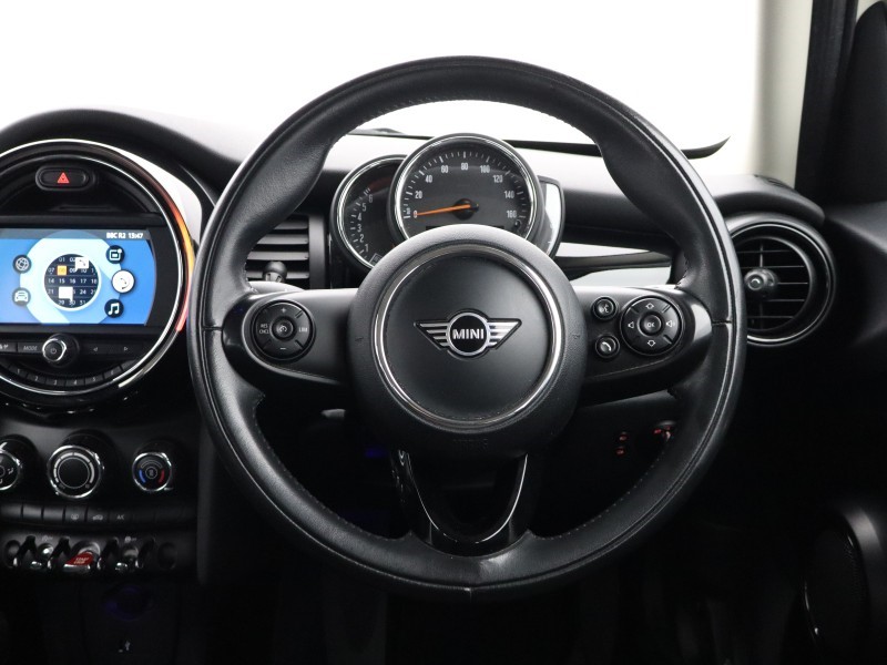 2019 (69) MINI HATCHBACK 1.5 Cooper Classic II 5dr 5833068
