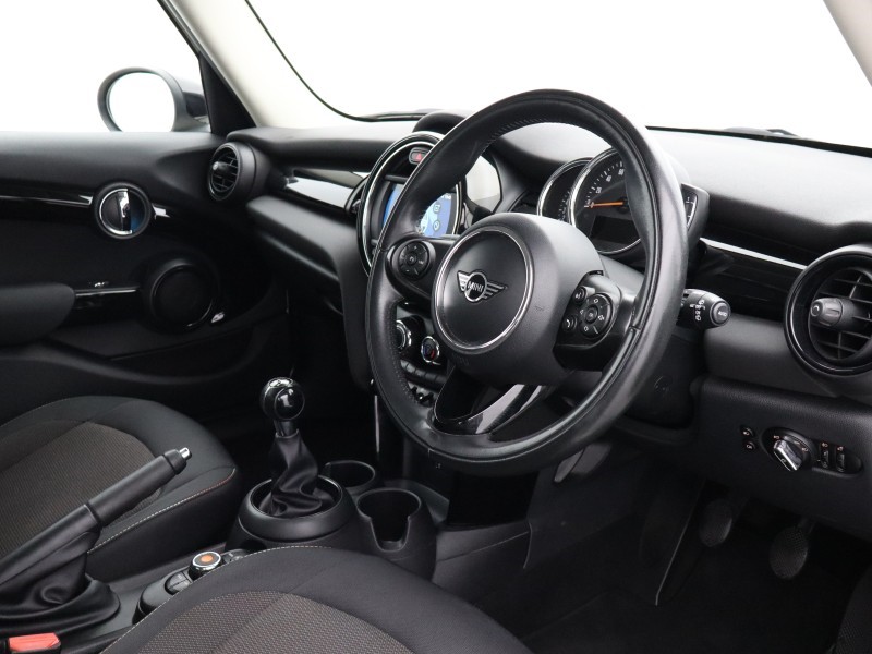2019 (69) MINI HATCHBACK 1.5 Cooper Classic II 5dr 5833040