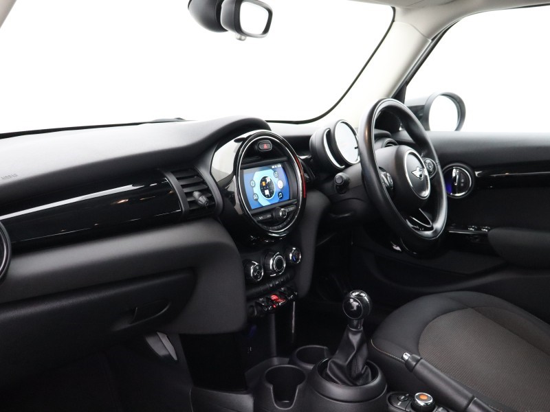 2019 (69) MINI HATCHBACK 1.5 Cooper Classic II 5dr 5833074