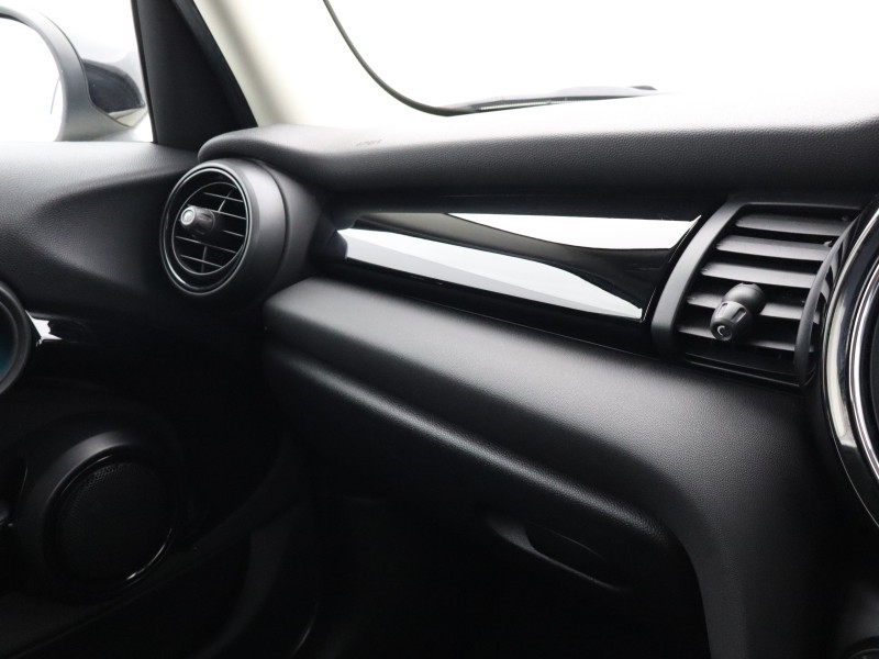 2019 (69) MINI HATCHBACK 1.5 Cooper Classic II 5dr 5833059