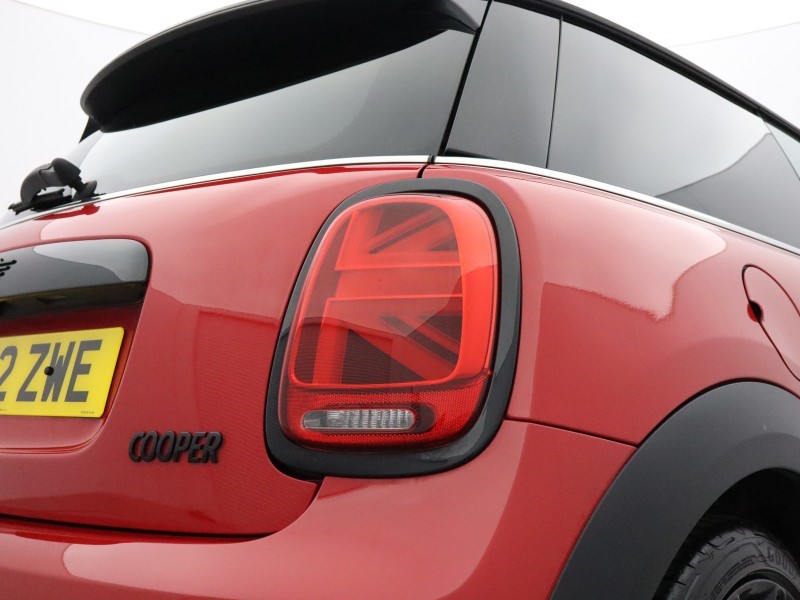 2022 (72) MINI HATCHBACK 1.5 Cooper Exclusive 3dr Auto 5921880