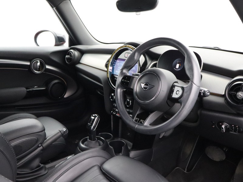 2022 (72) MINI HATCHBACK 1.5 Cooper Exclusive 3dr Auto 5921894