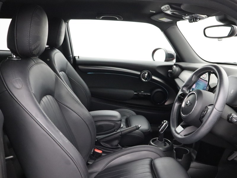 2022 (72) MINI HATCHBACK 1.5 Cooper Exclusive 3dr Auto 5921895