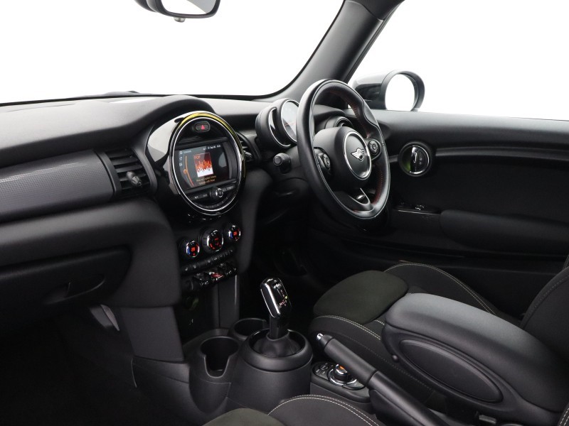 2020 (70) MINI HATCHBACK 1.5 Cooper Sport II 3dr Auto 5889631