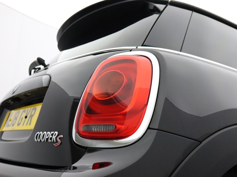 2018 (18) MINI HATCHBACK 2.0 Cooper S 3dr Auto 5965090