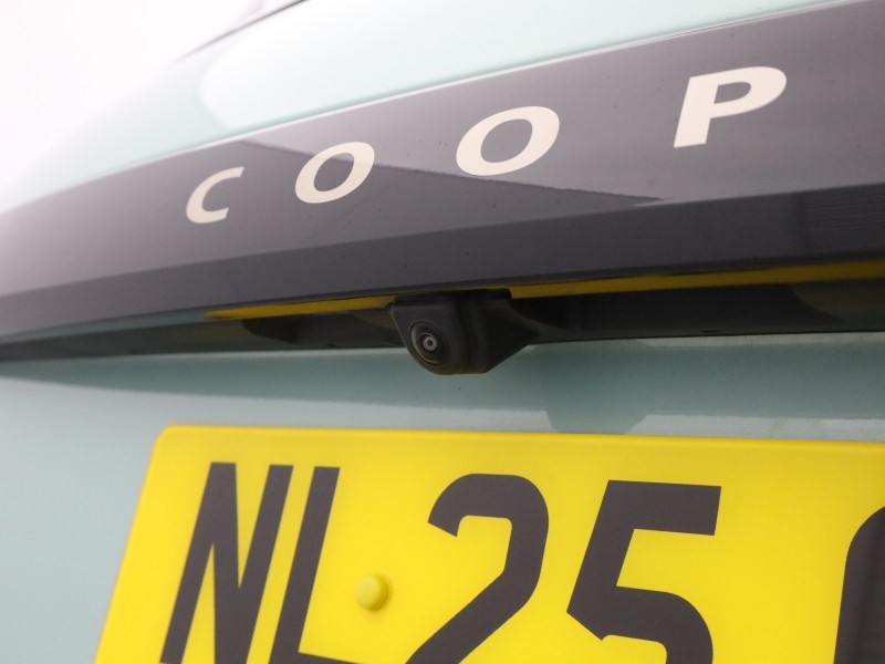 2025 (25) MINI COOPER 2.0 S Exclusive 3dr Auto 5887182
