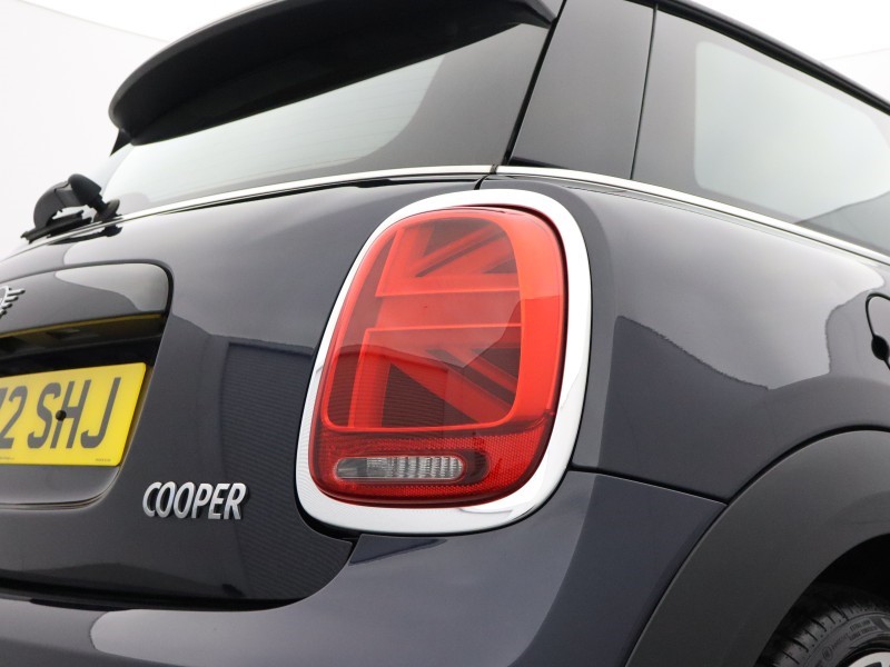 2023 (72) MINI HATCHBACK 1.5 Cooper Exclusive 3dr Auto 5891152