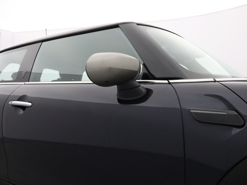 2023 (72) MINI HATCHBACK 1.5 Cooper Exclusive 3dr Auto 5891164
