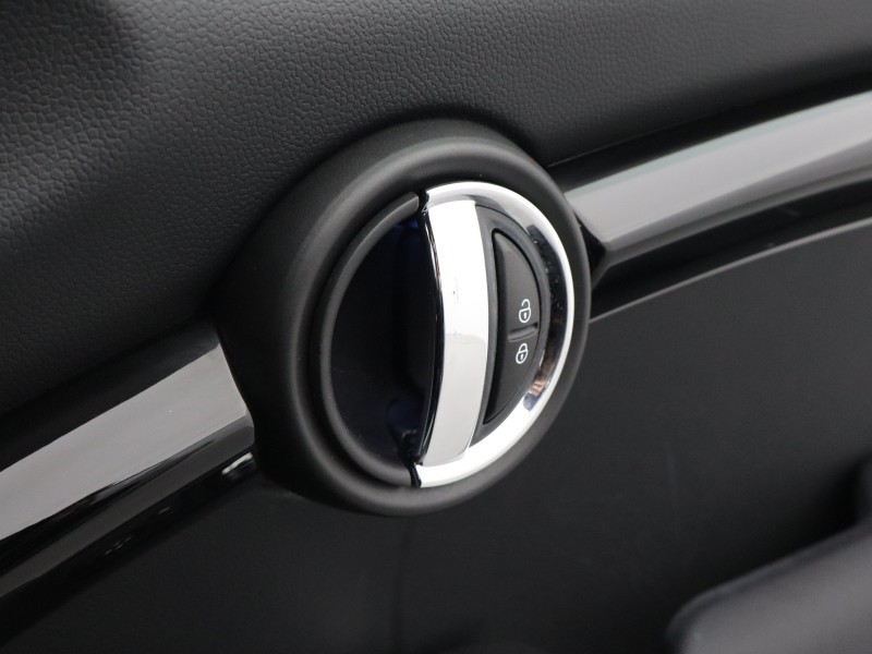 2023 (72) MINI HATCHBACK 1.5 Cooper Exclusive 3dr Auto 5891170