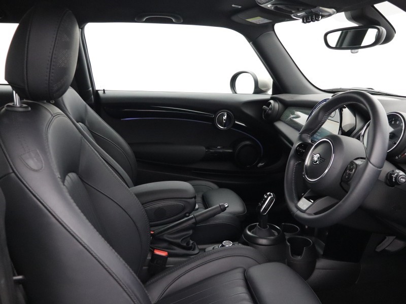 2023 (72) MINI HATCHBACK 1.5 Cooper Exclusive 3dr Auto 5891167