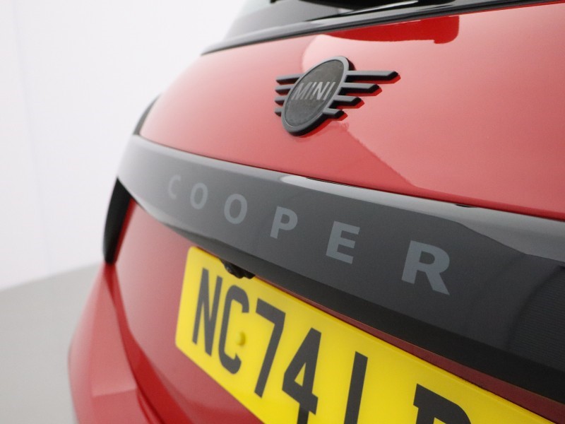 2024 (74) MINI COOPER 1.5 C Sport 3dr Auto 5974395