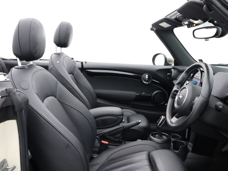 2022 (22) MINI CONVERTIBLE 1.5 Cooper Exclusive 2dr Auto 5918342