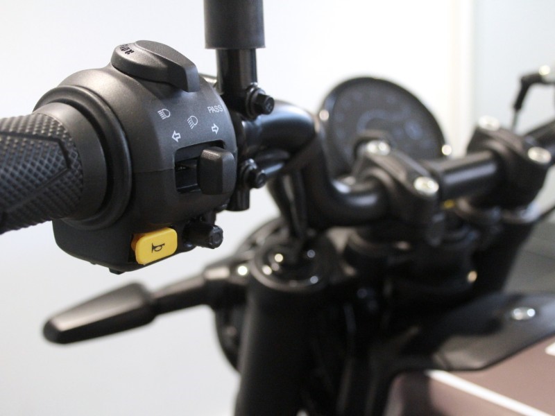 2025 (25) Royal Enfield Guerilla 450 5241862