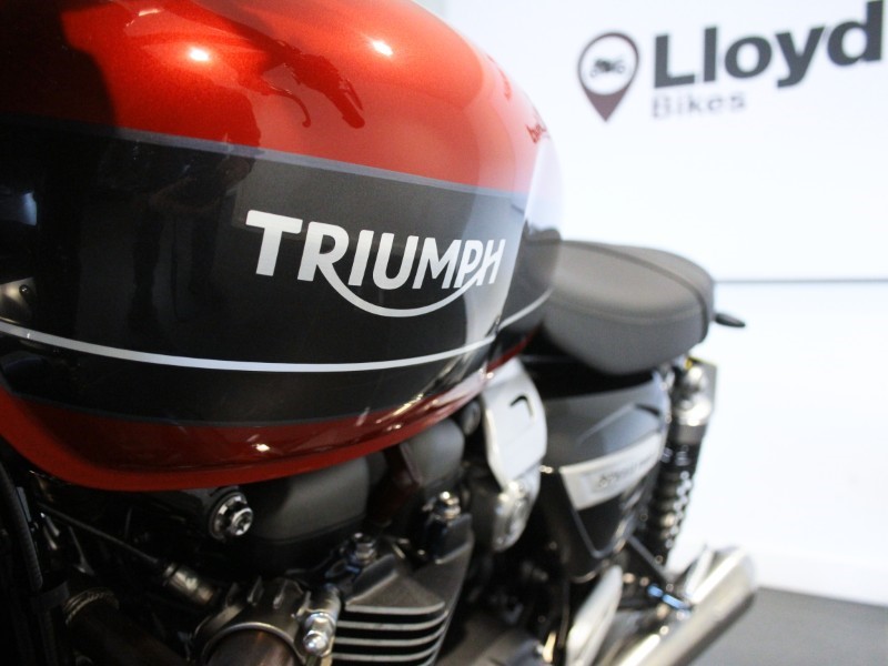 2020 (20) Triumph Speed Twin 1200 Two Tone Paint 5284381