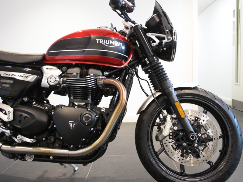 2020 (20) Triumph Speed Twin 1200 Two Tone Paint 5284378